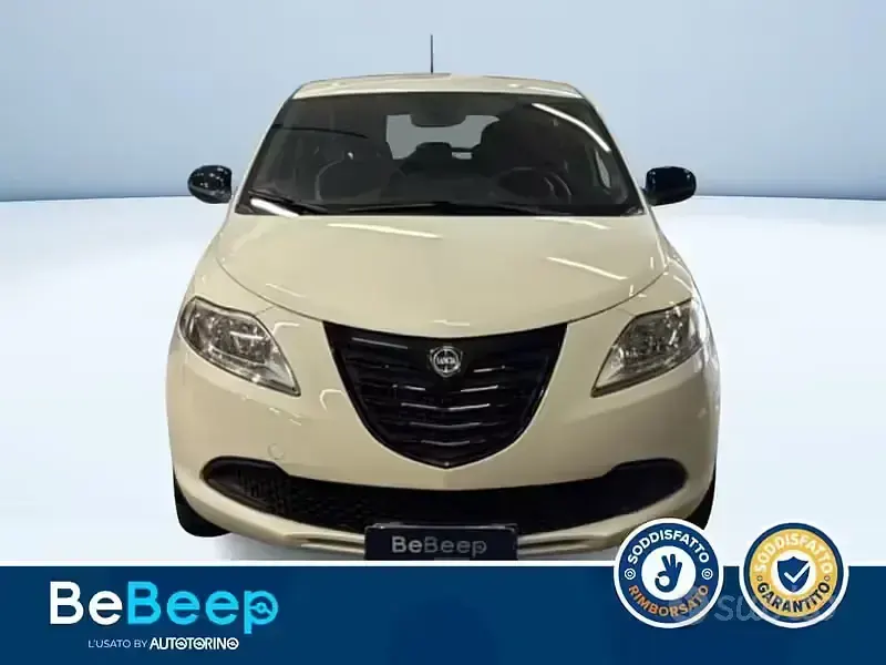 Usado Lancia Ypsilon 69 HP (50 kW) 2015 Branco Citadino