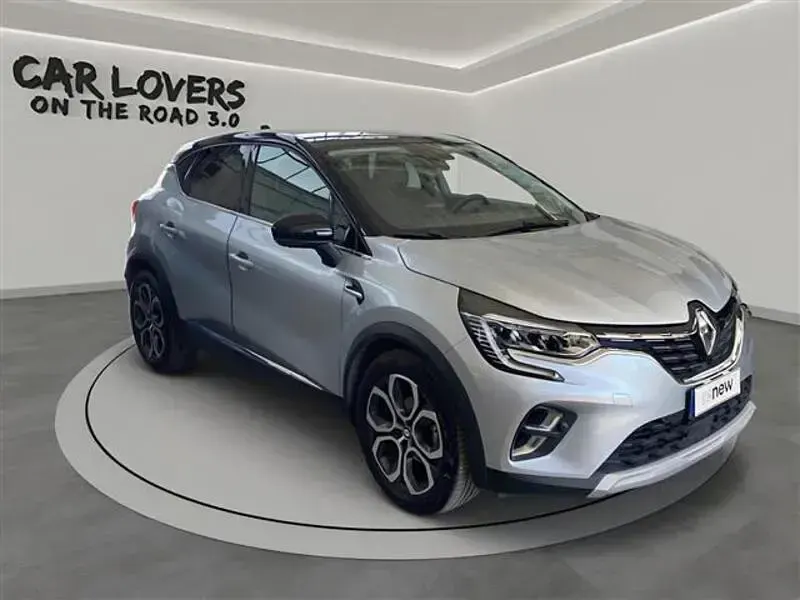 Käytetty Renault Captur Techno 101 HP (74 kW) 2023 Harmaa Katumaasturi