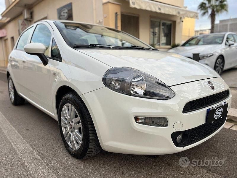 Usata Fiat Punto Lounge 95 CV (69 kW) 2017 Bianco Utilitaria
