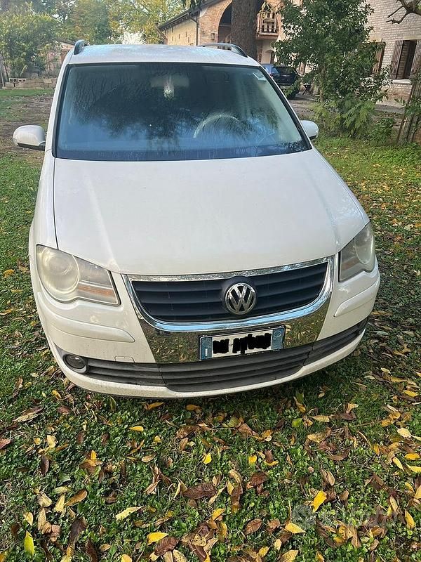 Bianco Usata 2007 VW Touran Monovolume | 3900 € (Buon prezzo) - Immagine 1/4