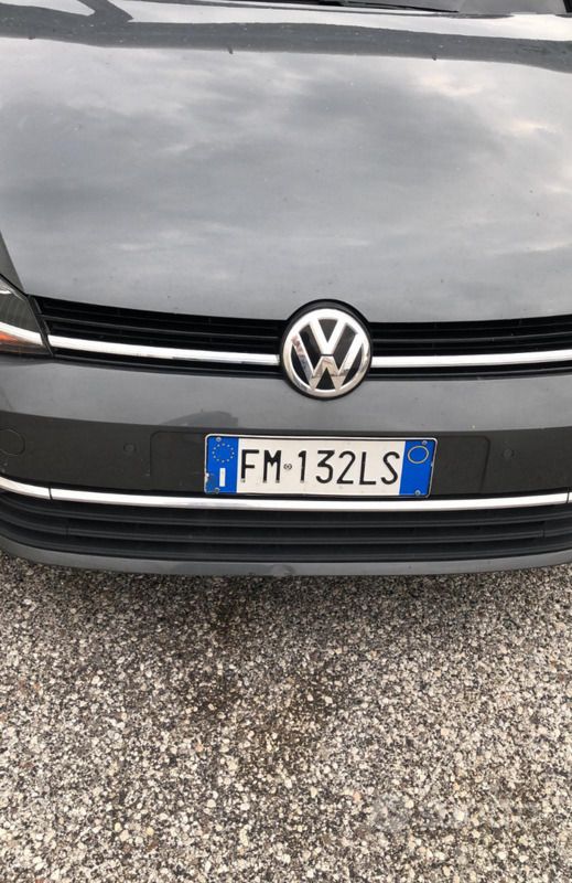 Grigio Usata 2018 VW Golf VII Tre volumi | 12.800 € (Ottimo prezzo) - Immagine 1/4