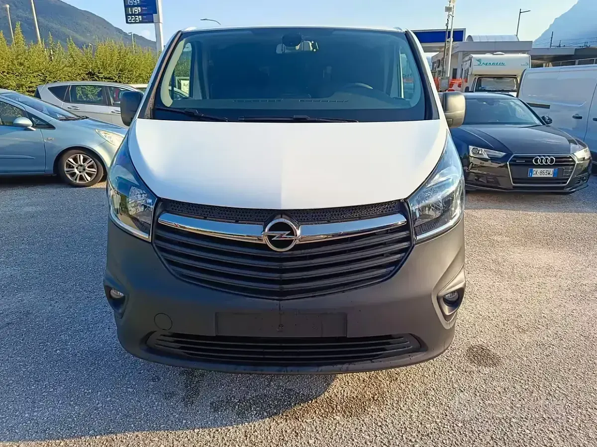 Usata Opel Vivaro 125 CV (91 kW) 2017 Bianco Monovolume
