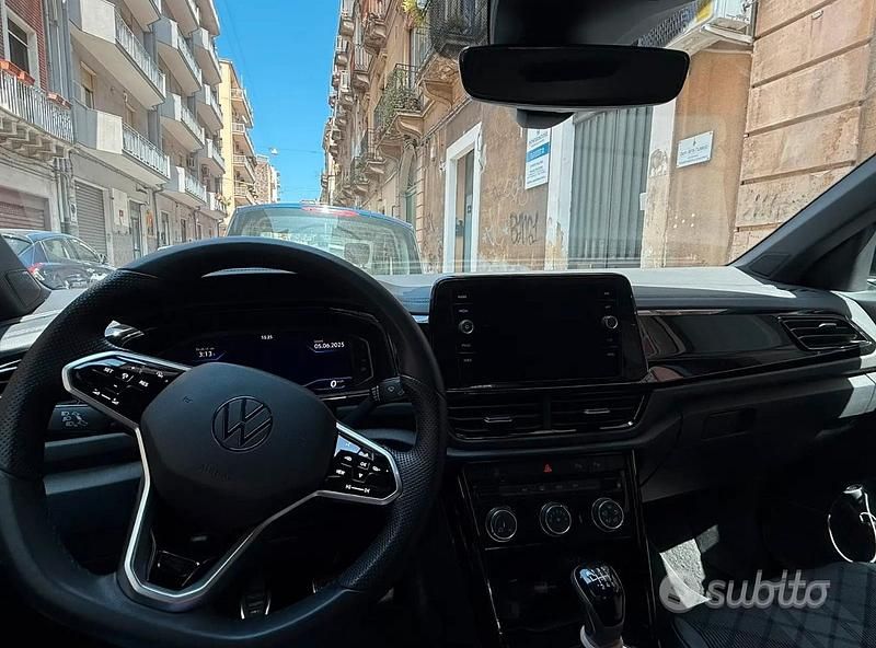 Usata VW T-Roc R-line 150 CV (110 kW) 2023 Grigio SUV