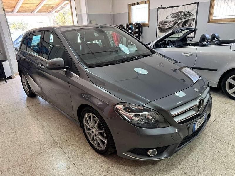 Begagnad Mercedes B160 109 HK (80 kW) 2014 Grå Minibuss