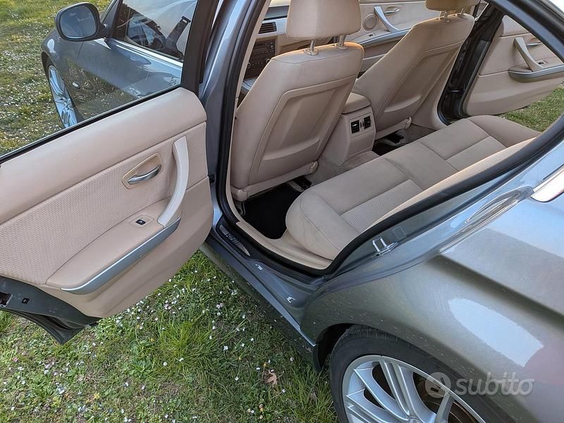 Usata BMW 325 218 CV (160 kW) 2010 Grigio Berlina