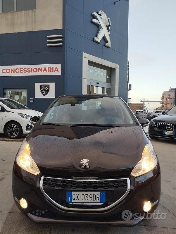 Usata Peugeot 208 Active 82 CV (60 kW) 2013 Marrone Utilitaria