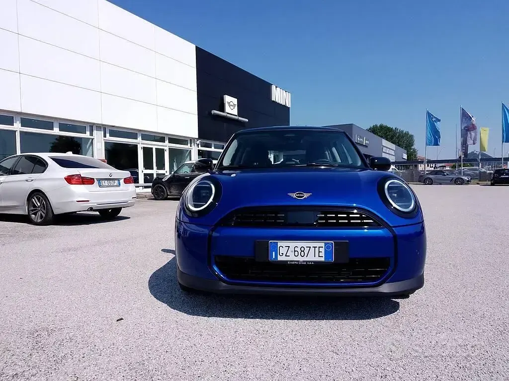 Usata Mini Cooper Classic 114 kW (156 CV) 2025 Blu Utilitaria