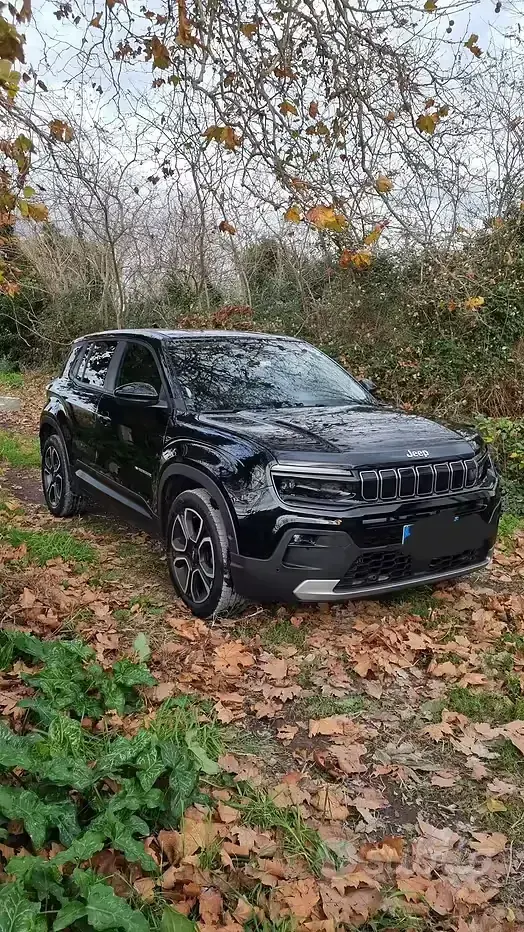 Usado Jeep Avenger Summit 101 HP (74 kW) 2023 Preto SUV