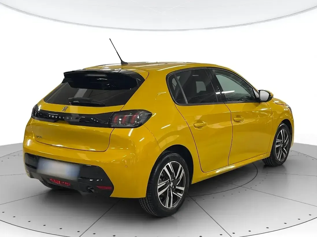 Usata Peugeot 208 Allure 101 CV (74 kW) 2021 Giallo Utilitaria
