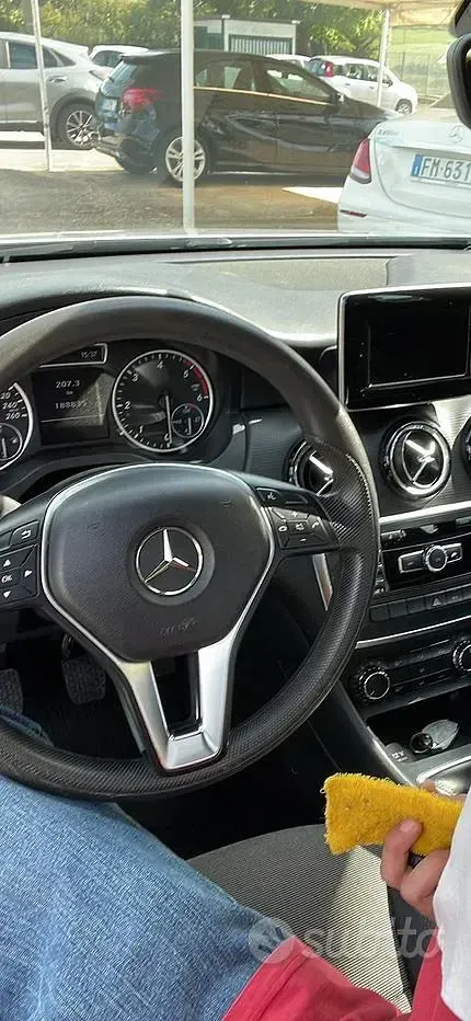 Usata Mercedes A180 109 CV (80 kW) 2014 Grigio Utilitaria