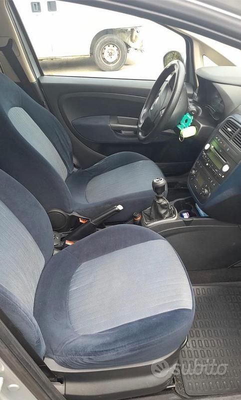 Usata Fiat Grande Punto 90 CV (66 kW) 2007 Grigio Utilitaria