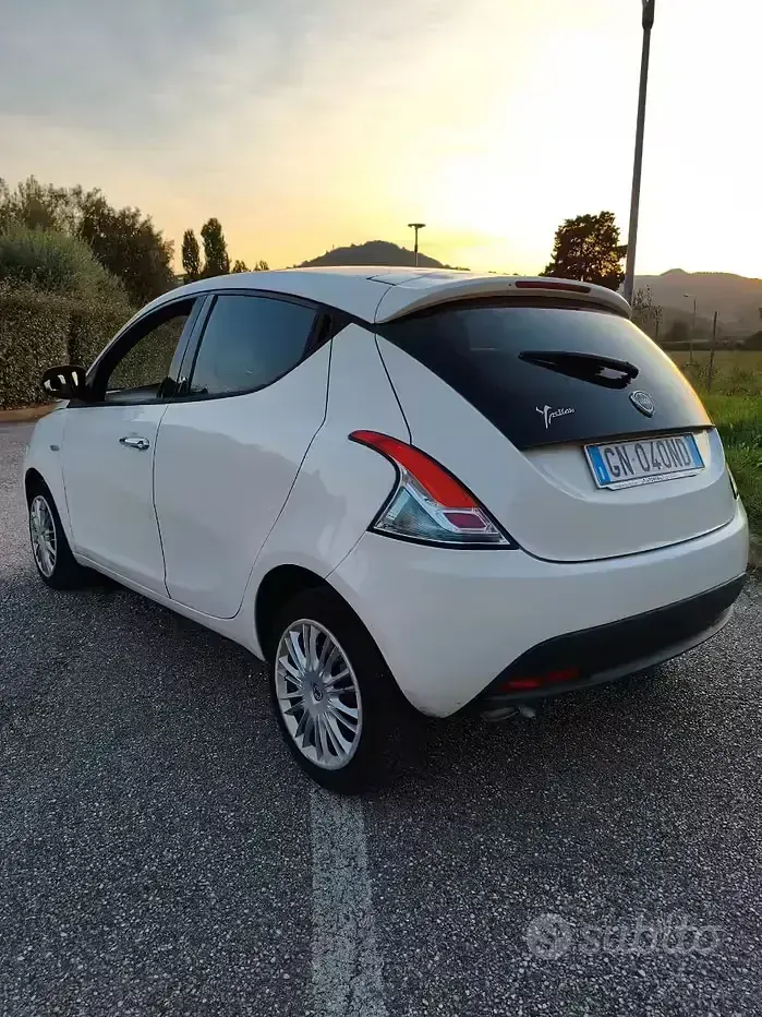 Usata Lancia Ypsilon Silver 69 CV (50 kW) 2011 Bianco Utilitaria