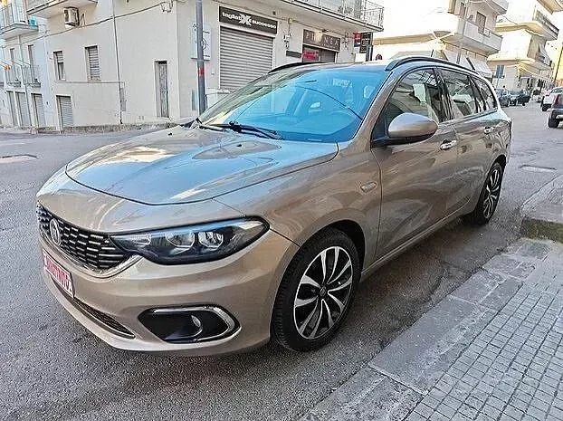 Usata Fiat Tipo 120 CV (88 kW) 2017 Marrone Station wagon