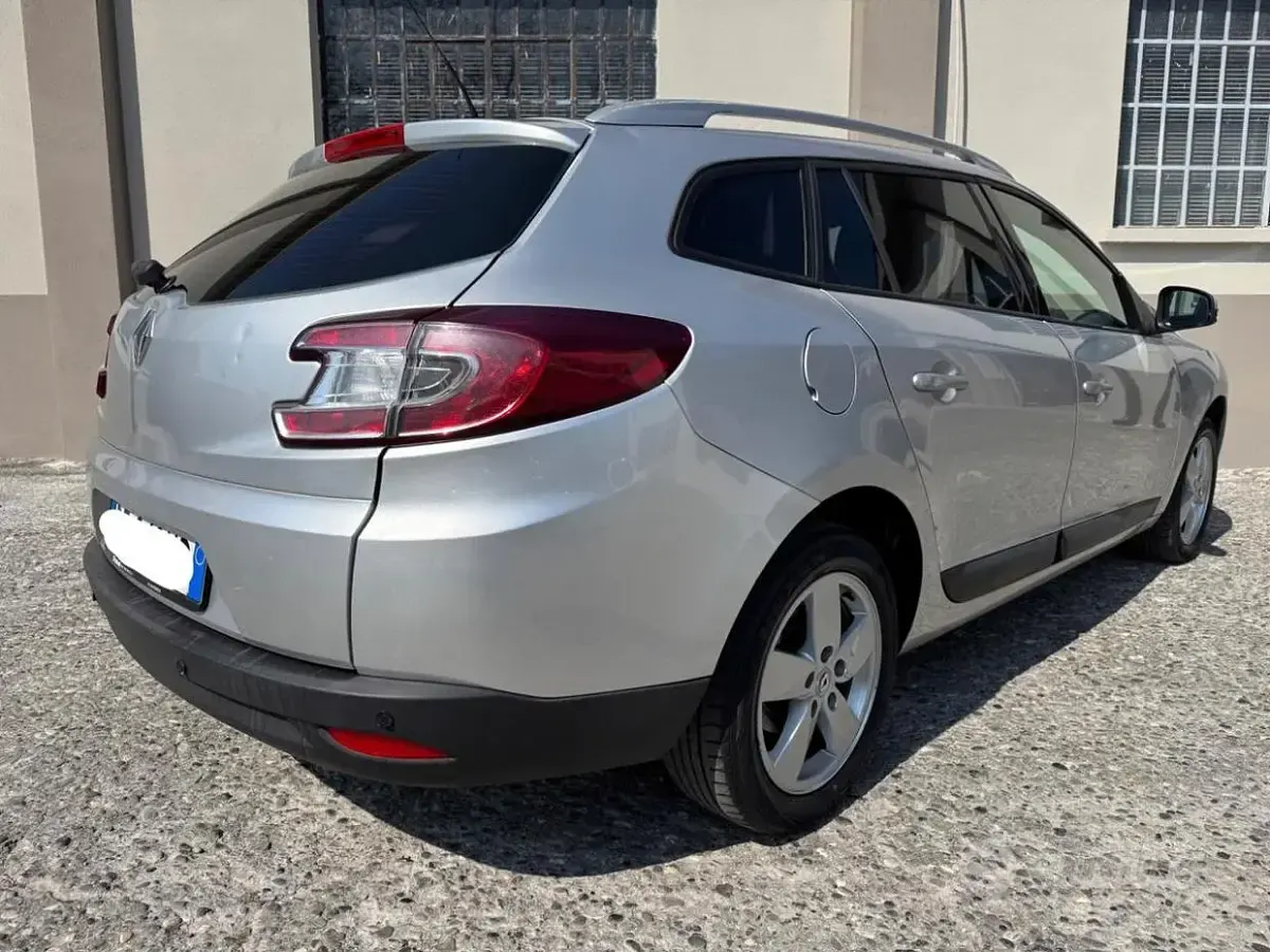 Usata Renault Mégane GrandTour Dynamique 110 CV (80 kW) 2010 Grigio Station wagon