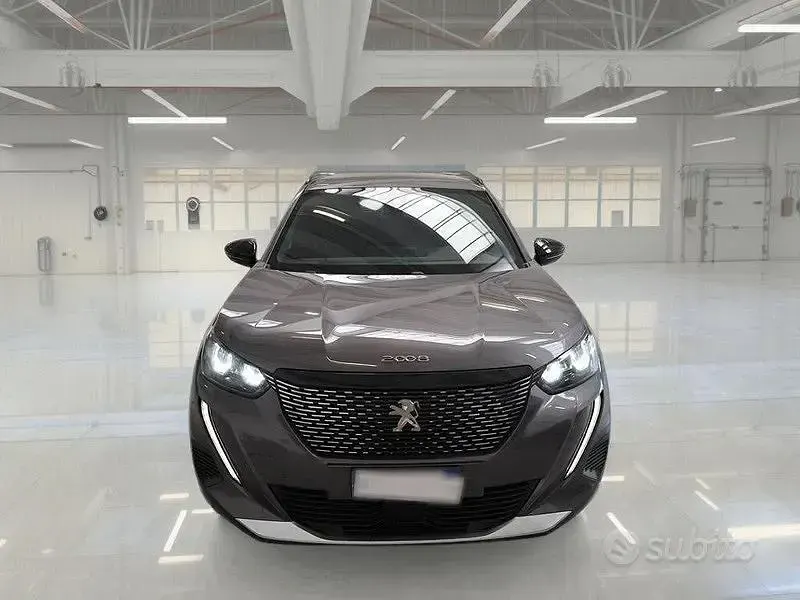 Usata Peugeot 2008 Allure 130 CV (95 kW) 2023 Grigio SUV