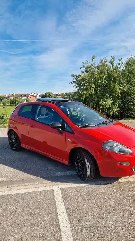 Usata Fiat Grande Punto 135 CV (99 kW) 2012 Rosso Utilitaria