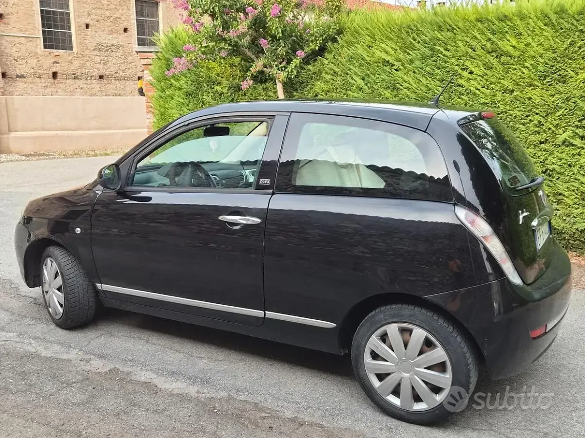 Usata Lancia Ypsilon 2011 Utilitaria