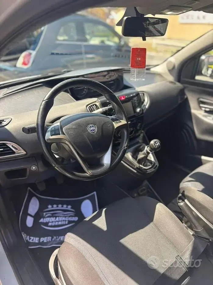 Usata Lancia Ypsilon 69 CV (50 kW) 2018 Grigio Utilitaria