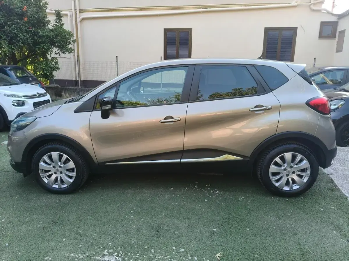 Usata Renault Captur 90 CV (66 kW) 2015 Oro SUV