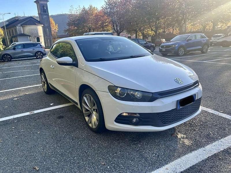Begagnad VW Scirocco 140 HK (102 kW) 2011 Vit Sportkupé