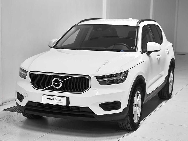 Bianco Usata 2022 Volvo XC40 Momentum SUV | 19.900 € (Ottimo prezzo) - Immagine 1/4