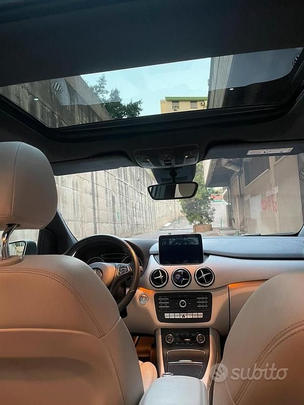 Usata Mercedes B180 Executive 109 CV (80 kW) 2017 Grigio Monovolume
