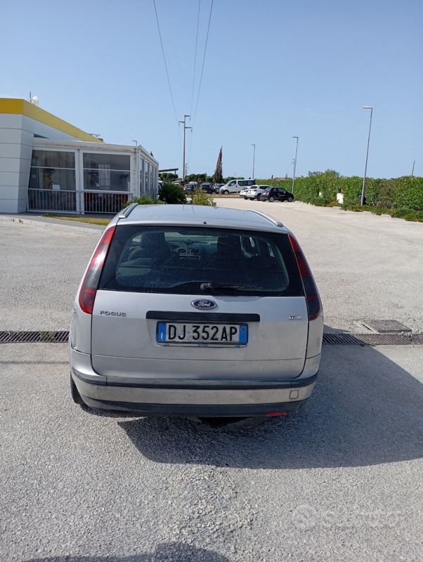 Usata Ford Focus 100 CV (73 kW) 2007 Grigio Station wagon
