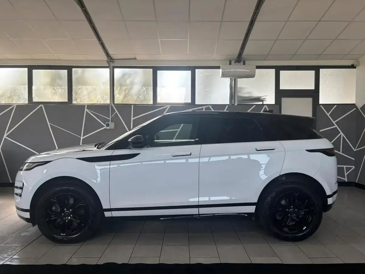 Käytetty Land Rover Range Rover evoque R-Dynamic 150 HP (110 kW) 2020 Valkoinen Katumaasturi