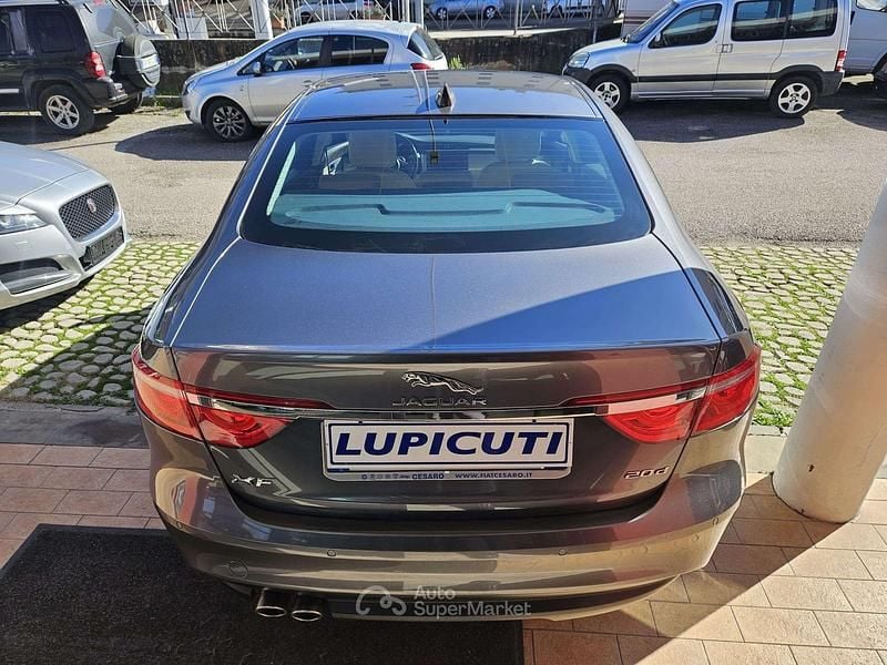 Usata Jaguar XF Prestige 179 CV (131 kW) 2015 Grigio scuro Berlina