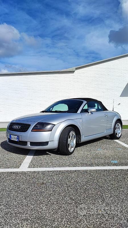 Usata Audi TT Roadster 179 CV (131 kW) 2001 Grigio Cabrio