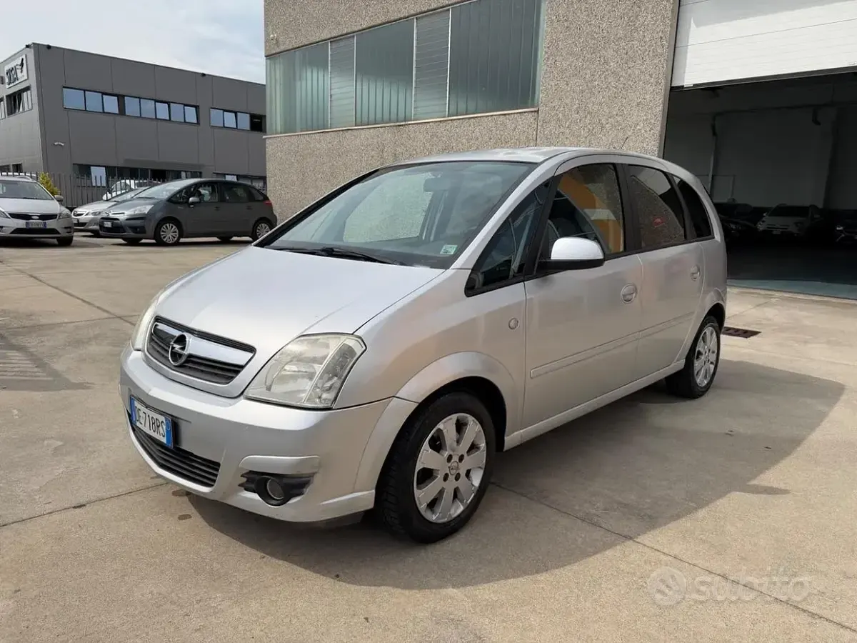 Usata Opel Meriva Cosmo 105 CV (77 kW) 2007 Grigio Monovolume