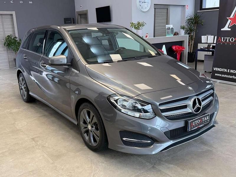 Usata Mercedes B180 109 CV (80 kW) 2015 Grigio Monovolume