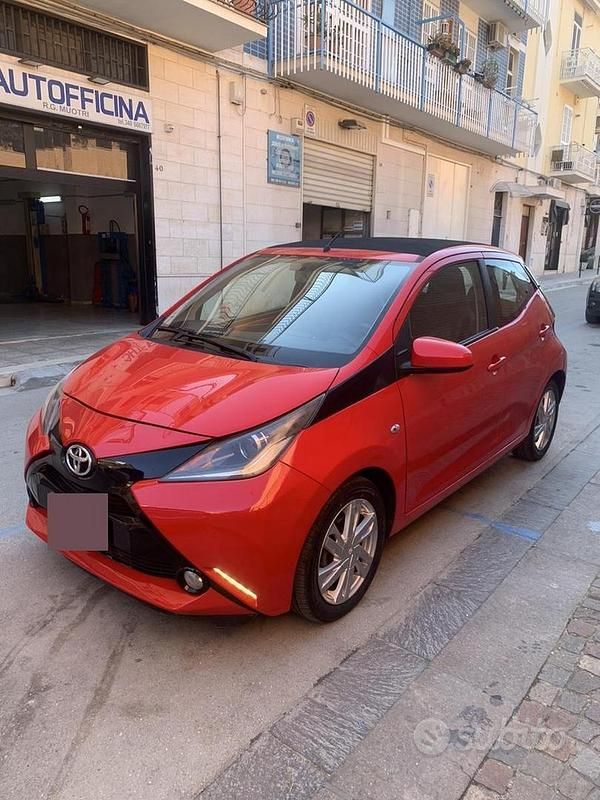 Usata Toyota Aygo 69 CV (50 kW) 2015 Rosso Utilitaria