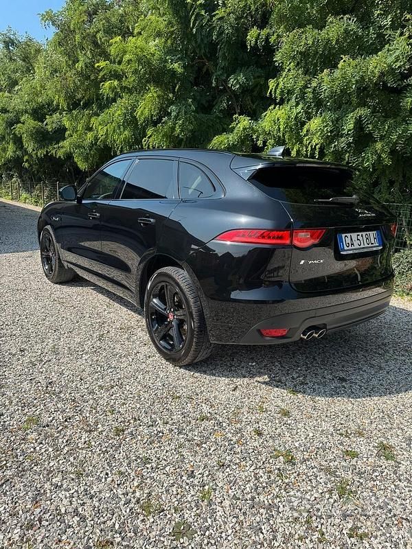 Usata Jaguar F-Pace Chequered Flag 180 CV (132 kW) 2020 Nero SUV