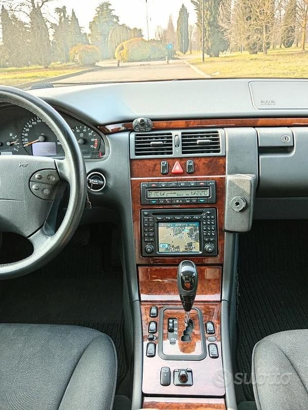 Usata Mercedes 200 163 CV (119 kW) 2001 Grigio Berlina