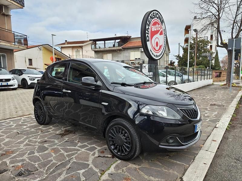 Nero Usata 2021 Lancia Ypsilon S Due volumi | 12.500 € (Cara) - Immagine 1/4