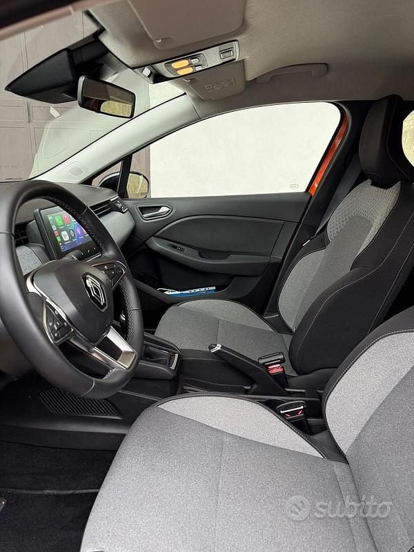 Usata Renault Clio V 90 CV (66 kW) 2024 Utilitaria