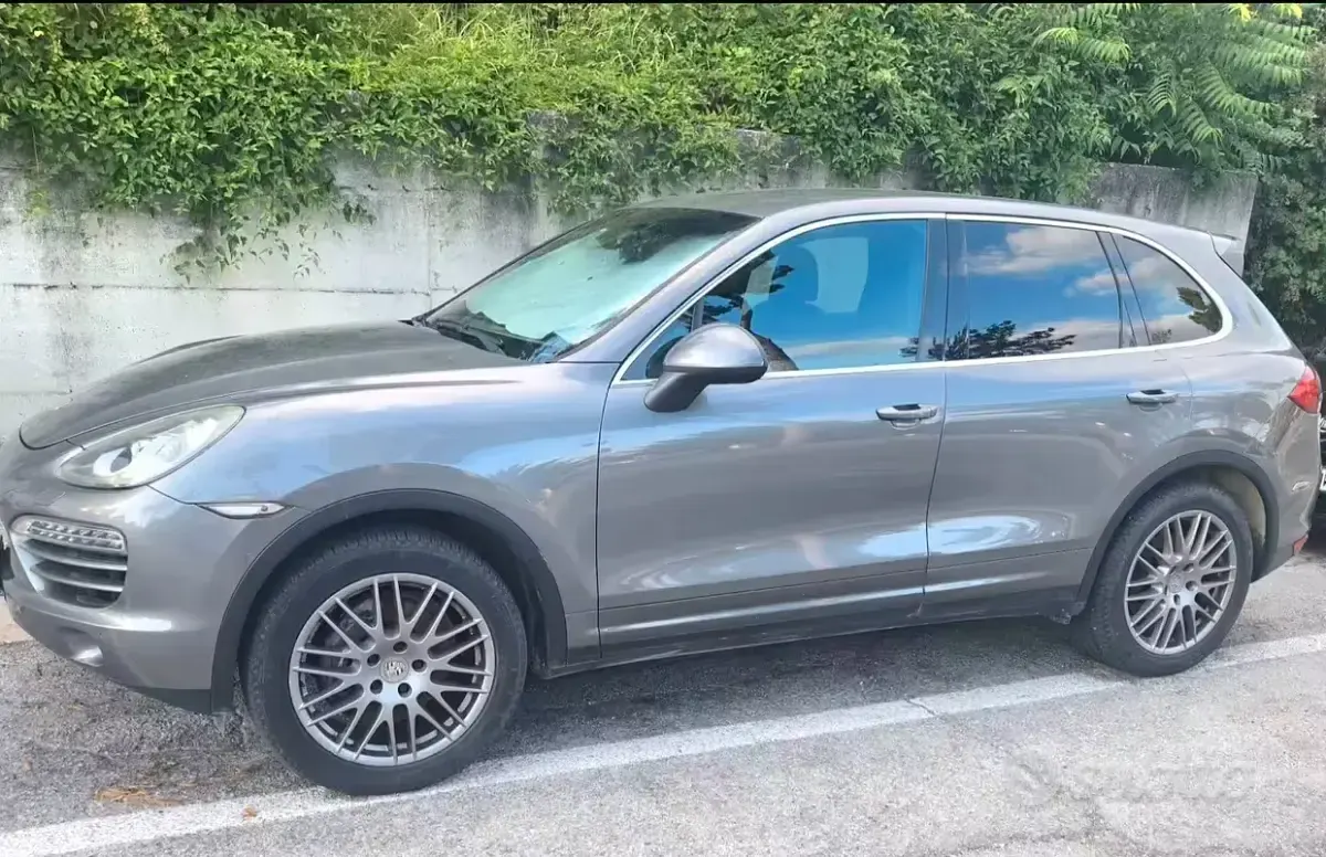 Usata Porsche Cayenne 240 CV (176 kW) 2010 Grigio SUV