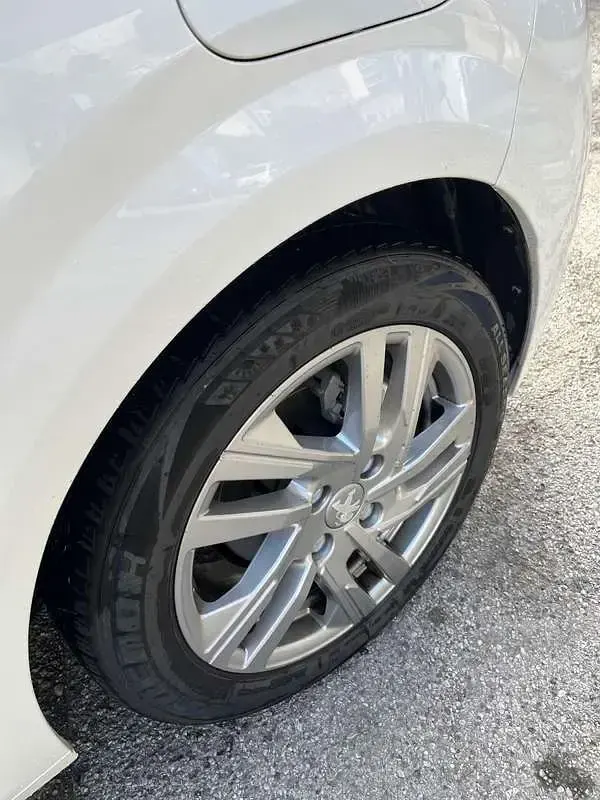 Usata Peugeot 208 Active 101 CV (74 kW) 2020 Bianco Utilitaria