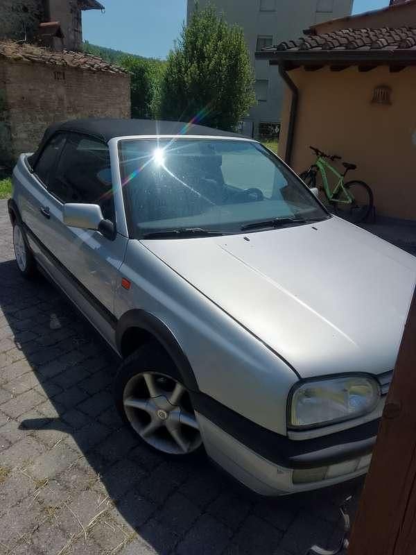 Usata VW Golf Cabriolet 90 CV (66 kW) 1994 Argento Cabrio