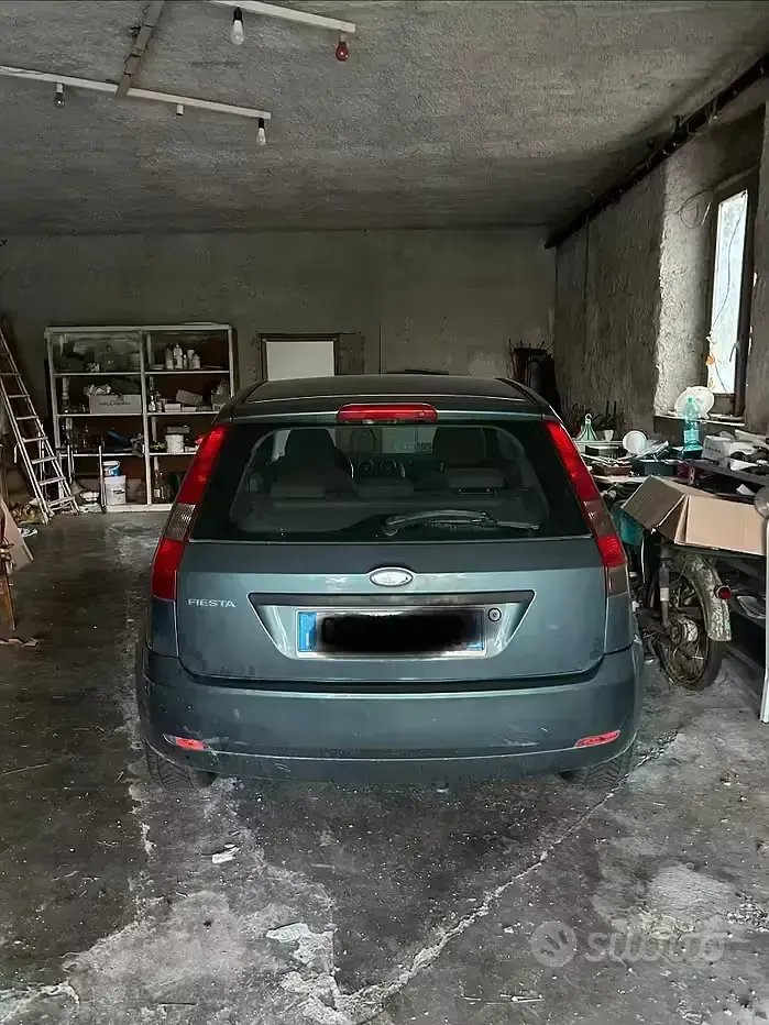 Usata Ford Fiesta 60 CV (44 kW) 2003 Verde Utilitaria