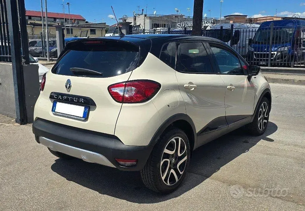 Usata Renault Captur 90 CV (66 kW) 2017 Beige SUV