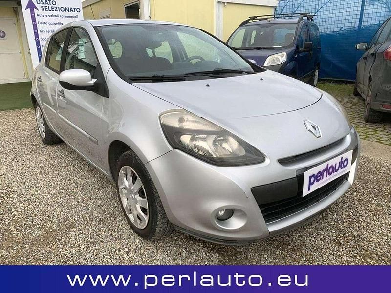Usata Renault Clio II Dynamique 75 CV (55 kW) 2010 Argento Berlina