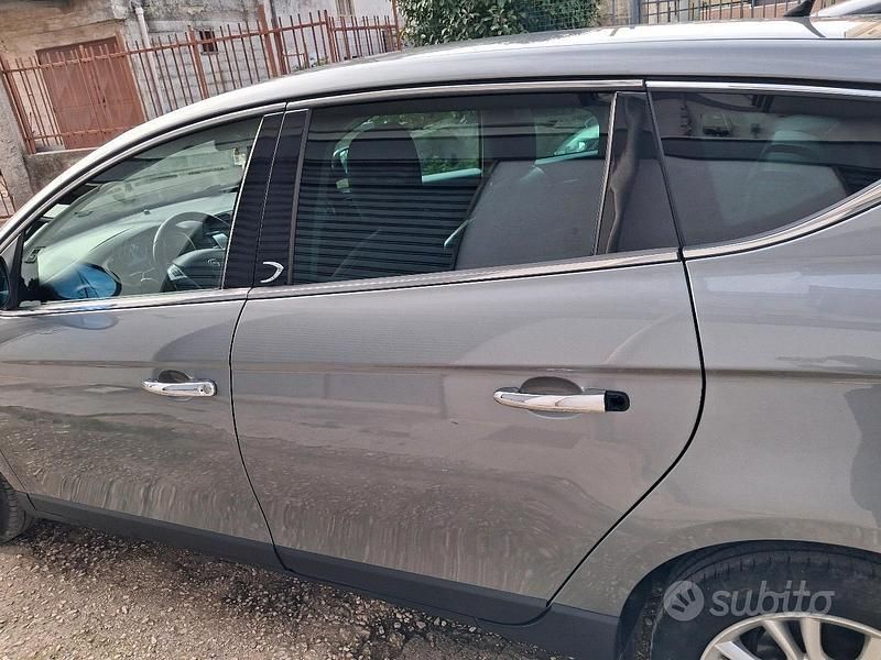 Usata Lancia Delta 2012 Grigio Utilitaria