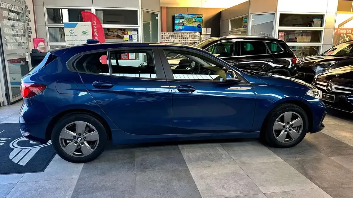 Usata BMW 116 Advantage 116 CV (85 kW) 2020 Phytonic blue (metallizzato) Utilitaria