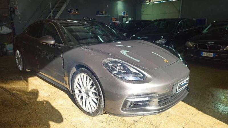 Usata Porsche Panamera 421 CV (309 kW) 2018 Grigio Berlina