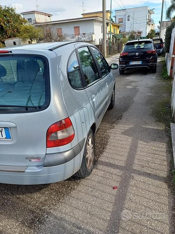 Usata Renault Scénic 102 CV (75 kW) 2001 Grigio Monovolume