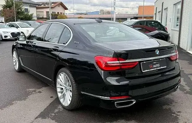 Usata BMW 740 Luxury Line 258 CV (189 kW) 2016 Nero Berlina
