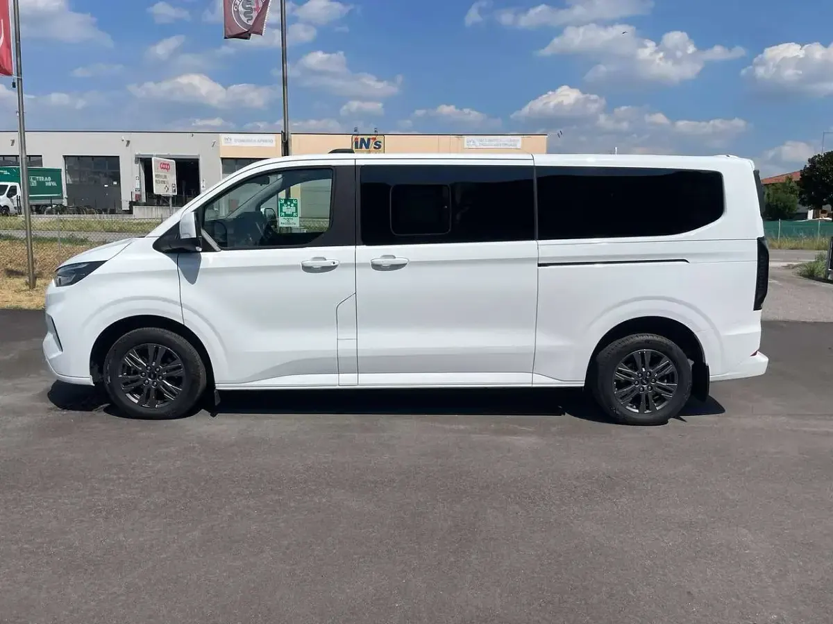 Usata Ford Tourneo Custom Titanium 170 CV (125 kW) 2025 Bianco Furgone