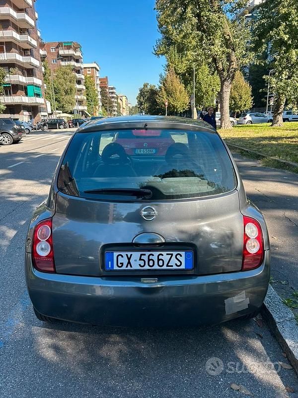 Usata Nissan Micra 65 CV (47 kW) 2004 Grigio Utilitaria